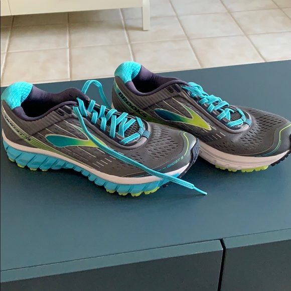 brooks ghost tennis shoes womens